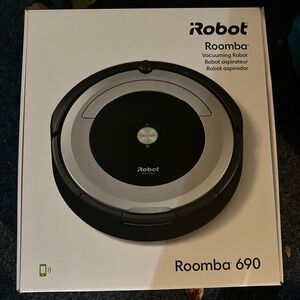 NEW in Box IRobot Roomba Vacuum Series 690